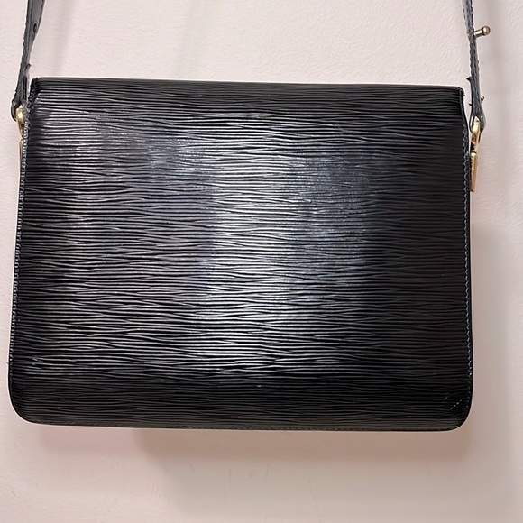 Louis Vuitton Black Epi Red Bullet Shoulder Bag - Picture 2 of 16